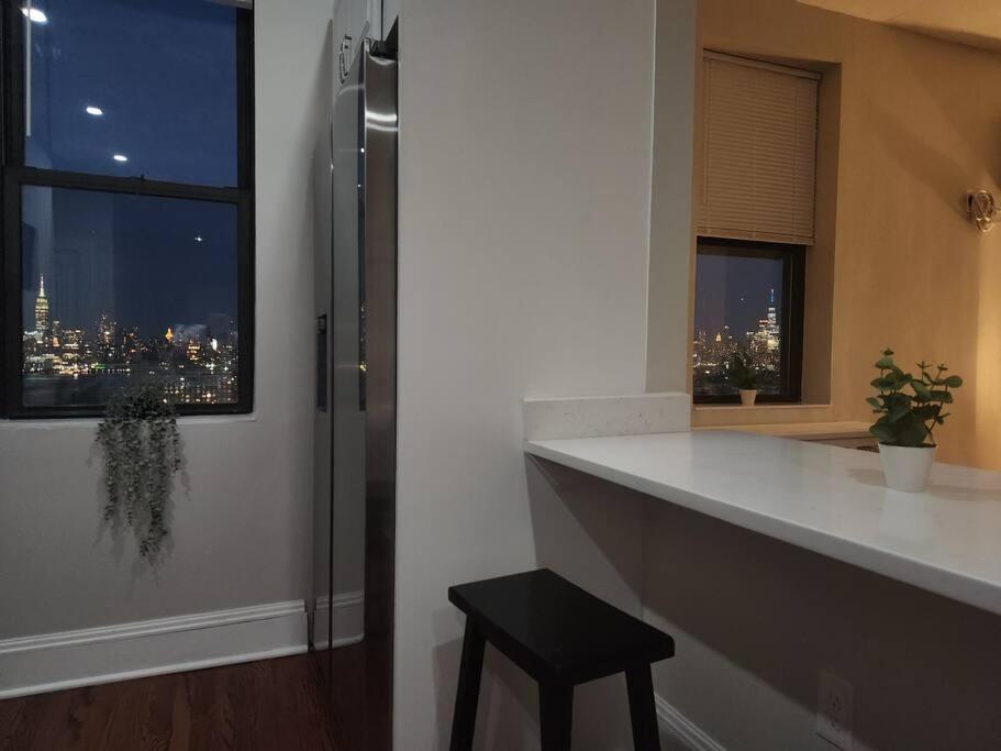 Elegant 2 Bed Gem! Mins From Nyc Apartment Юниън Сити Екстериор снимка