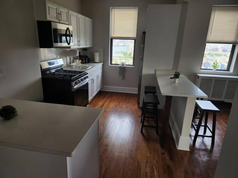 Elegant 2 Bed Gem! Mins From Nyc Apartment Юниън Сити Екстериор снимка