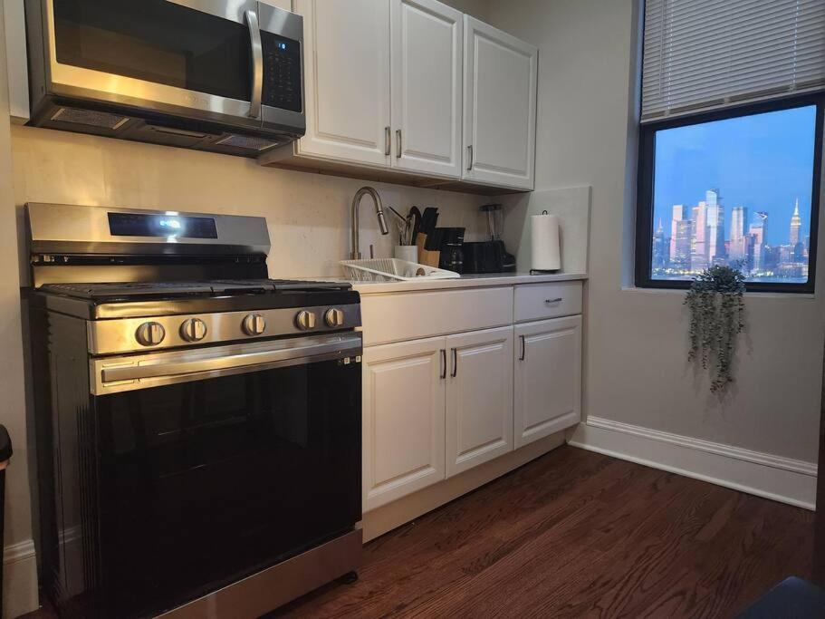 Elegant 2 Bed Gem! Mins From Nyc Apartment Юниън Сити Екстериор снимка